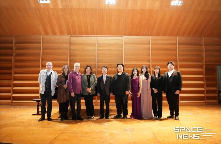 파르마시 국립음악원에서 한국학생들의 축하 연주 후 기념촬영