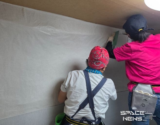 부안 청우평생학급관 도배실무과정 수료‧교육생, 재능기부 봉사