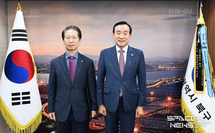 박천동 북구청장, 북구시설관리공단 신임 이사장에 임명장 수여