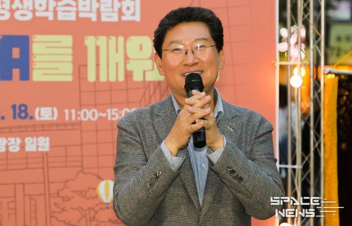 이상일 용인특례시장은 17일 '제6회 평생학습박람회'에 참석해 인사말 하고 있다