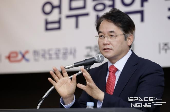‘2025 고양 아시아·대양주 도로대회’ 조직위원회 출범식에 참석한 이동환 고양특례시장