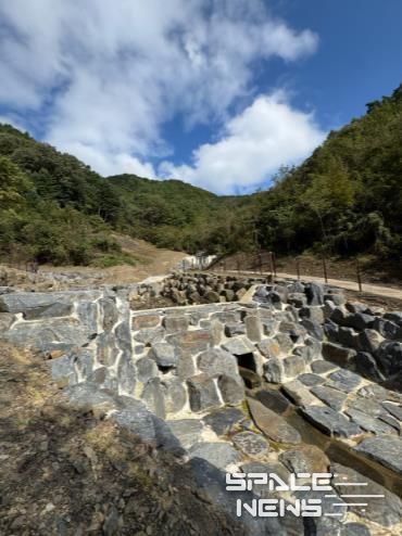 완성된 사방댐 시설