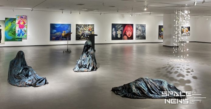 경상국립대학교(GNU) 사범대학 미술교육과는 10월 23일부터 28일까지 경남문화예술회관 제1전시실에서 제42회 경상국립대학교 사범대학 미술교육과 졸업작품전을 개최한다.