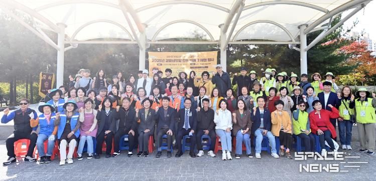 부평구, ‘갈월샘텃밭 전통 벼 베기 체험행사’ 성황리 개최