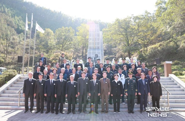제25회 한국전행후민간인희생자 합동추모 위령제 사진(매전면 덕산리 산141-6)
