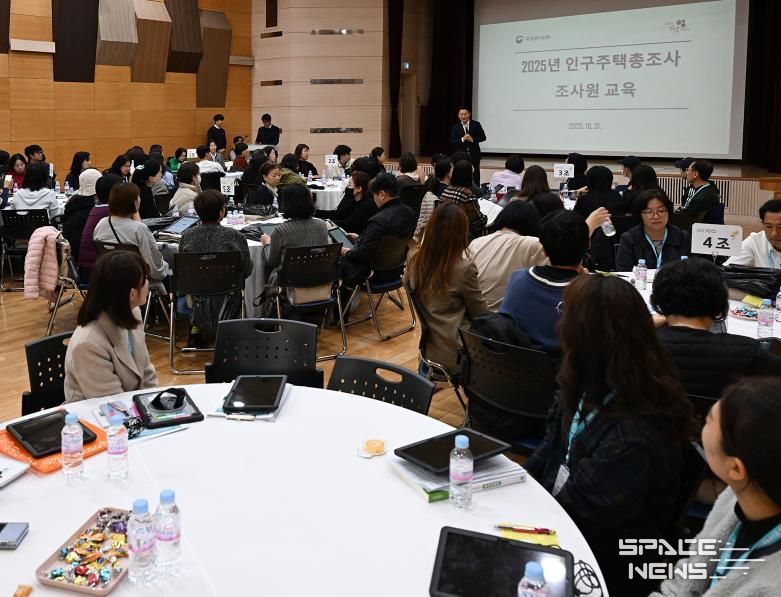 김동근 시장이 10월 31일 인구주택총조사 조사원 대상 교육에서 인사말을 하고 있다.