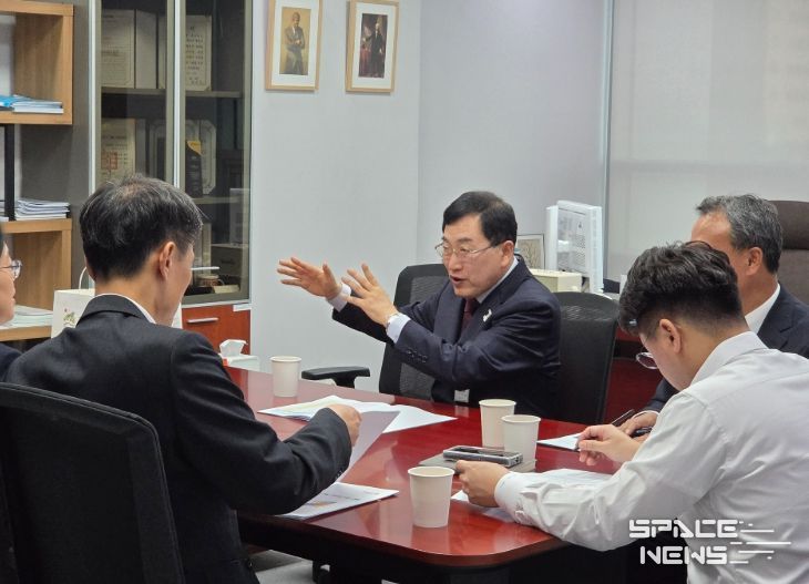 주낙영 경주시장이 4일 국회를 방문해 예결위 한병도 위원장을 비롯한 7명의 의원들을 차례로 만나 내년도 국비 지원을 요청하고 있다