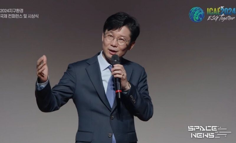 김용두 SNS기자연합회 회장이 2024.10.29. 국회의원회관, ICAE 지구환경 국제컨퍼런스에서 기조연설을 하고 있다. / SNSJTV 제공