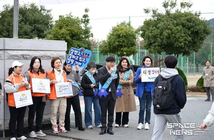 변광용 거제시장, 수능 시험장 찾아 수험생 응원