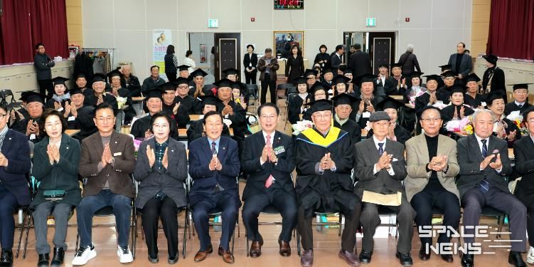 대한노인회 괴산군지회, 제43기 노인대학 졸업식 성료