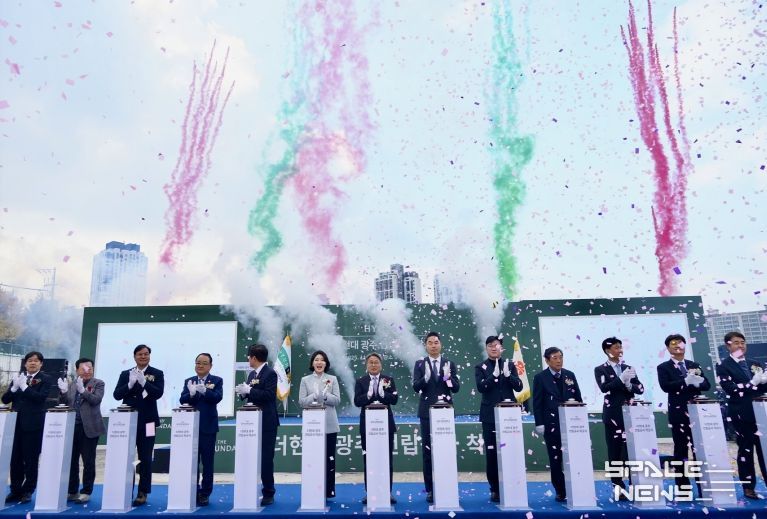 광주 최초 복합쇼핑몰 더현대광주 착공식