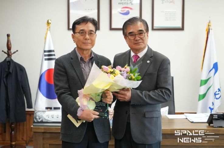 서천군, 2025년 지방세 유공납세법인 감사패 수여(서천여객)