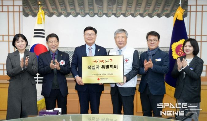 전북특별자치도의회 문승우 도의장, 적십자 특별회비 전달
