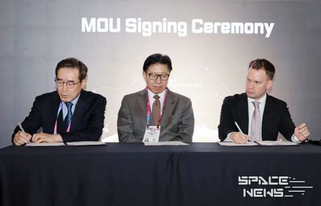 좌측부터 부산경제진흥원장 송복철 부산시장 박형준 헝가리 수출진흥청 , , (HEPA) 부대표 Dr. Gábor Peter Artner