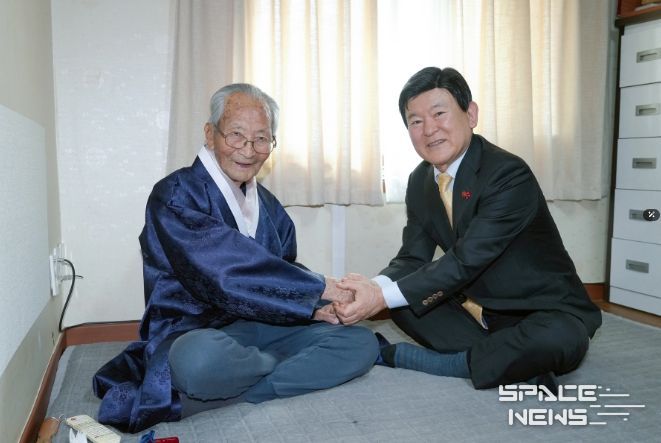 김광수 교육감, 강태선 애국지사 예방