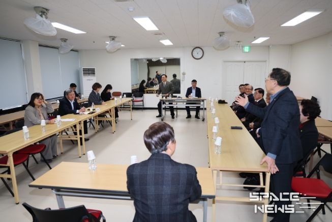 김완근 제주시장, 노인복지회관 찾아 신년인사