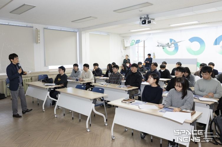민·군 협력으로 행정 효율성 UP... 전문 교수 초빙해 실무 중심 교육