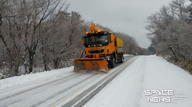 제주도, 올겨울 38일간 제설 인력 1,071명·장비 546대 총동원